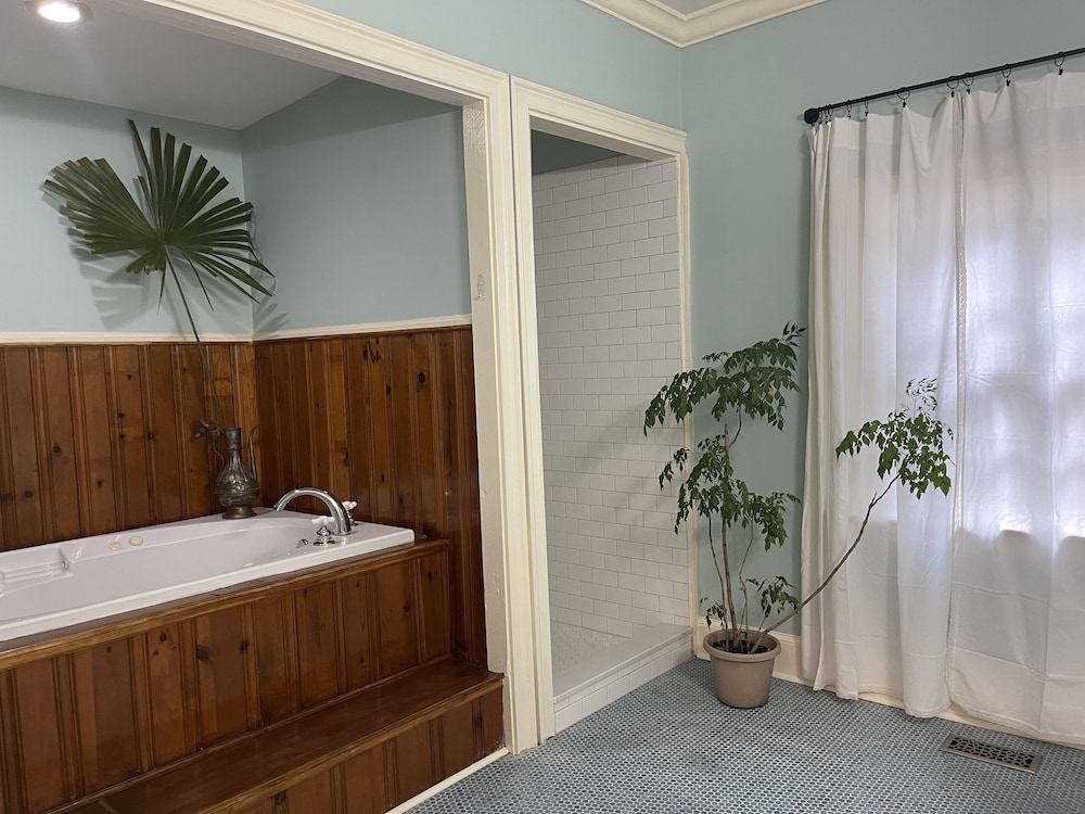 Columbus Vacations - Rothschild-Pound House Inn - Property Image 15