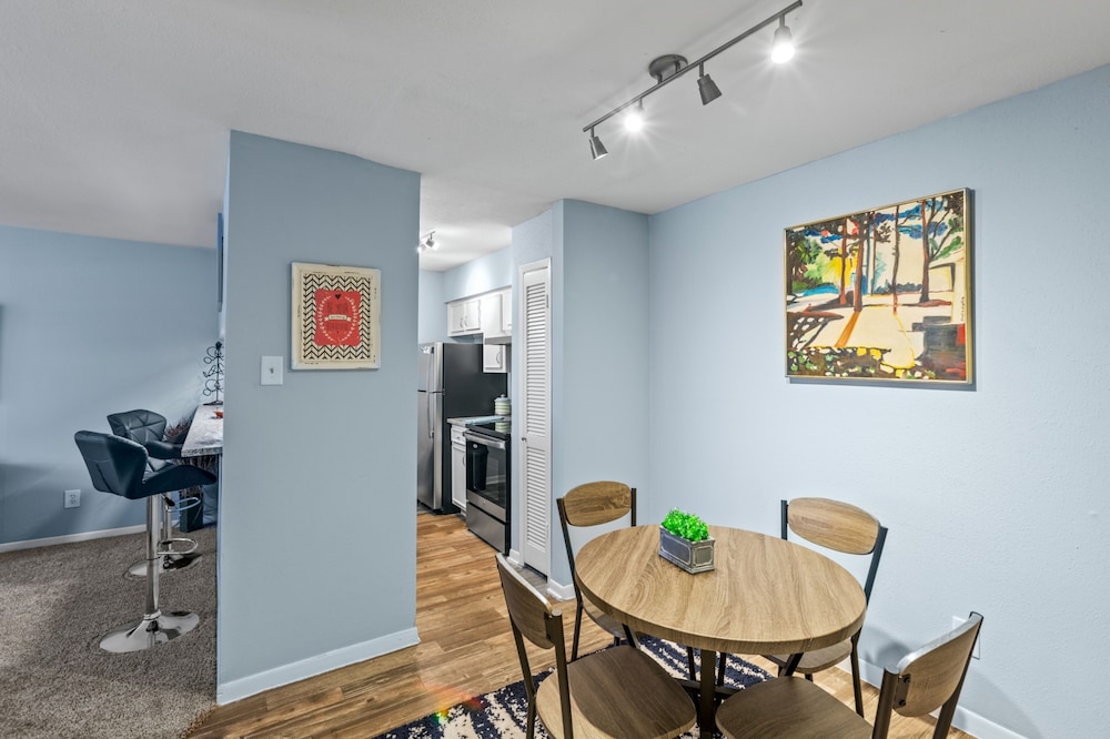 Comfortable Apartments in SEABROOK SK view 3