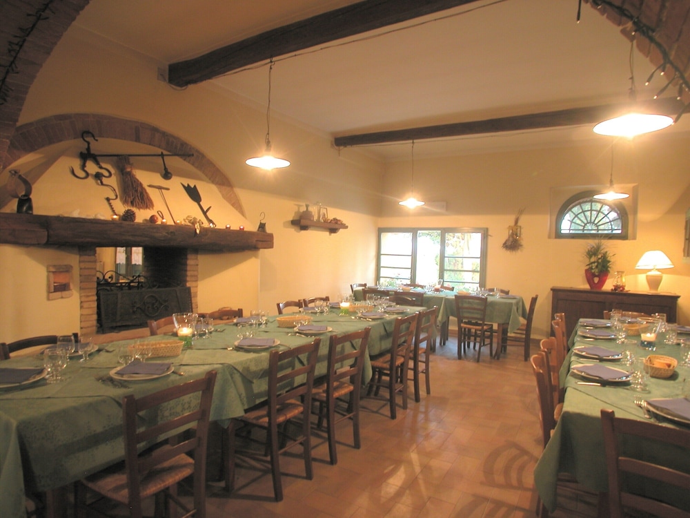 Nice Apartment in Guasticce With Pool