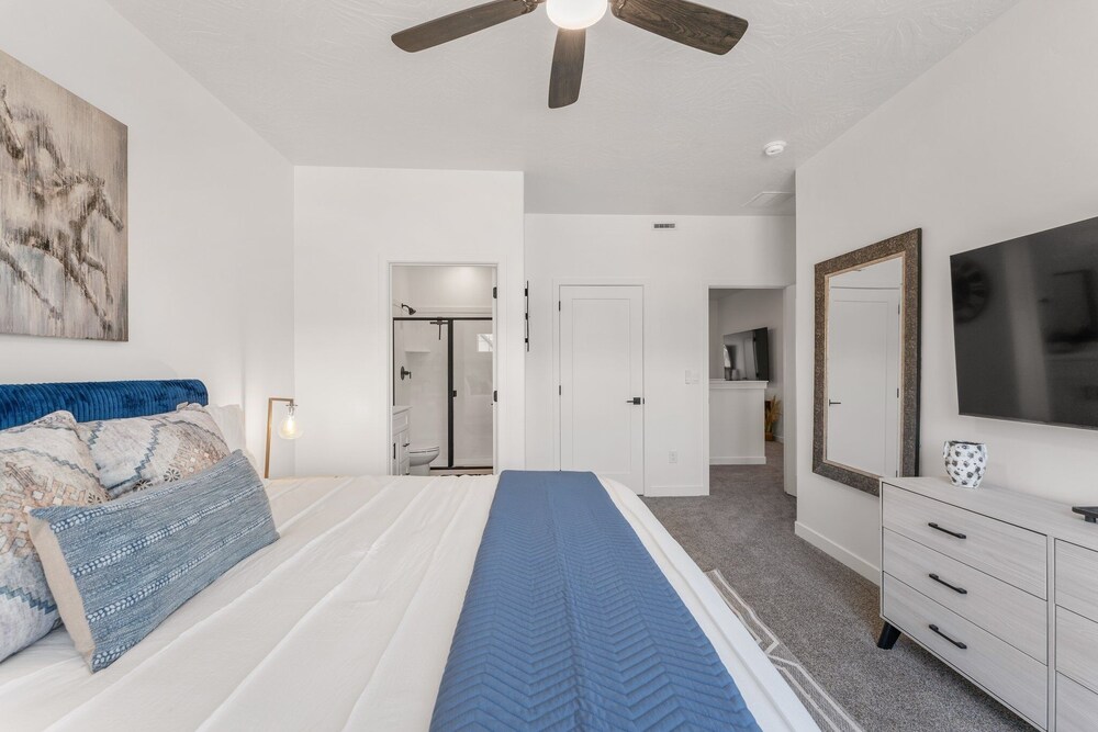 Popular Poolside Retreat 4 Bedroom Townhouse