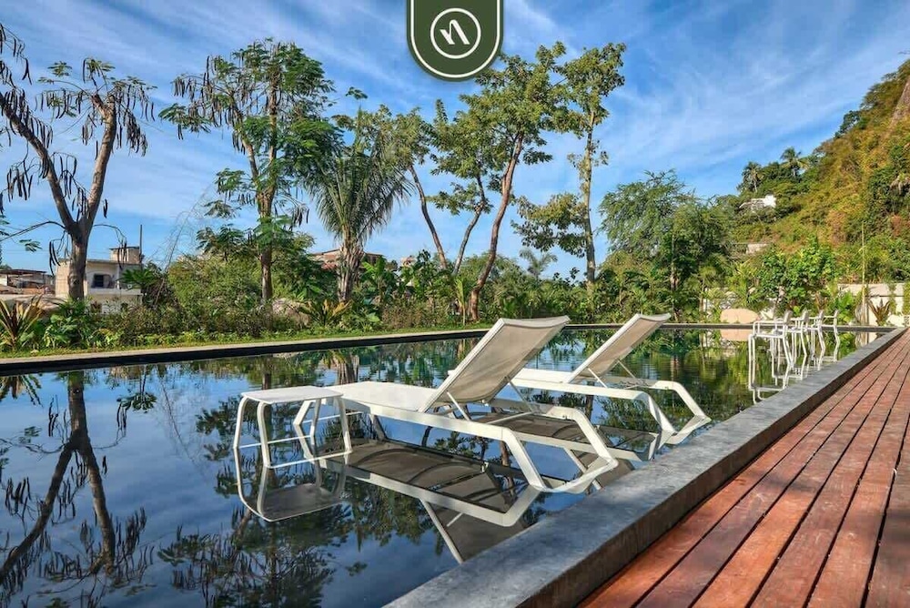 New Studio - King Bed - Pool - Jacuzzi - Gym