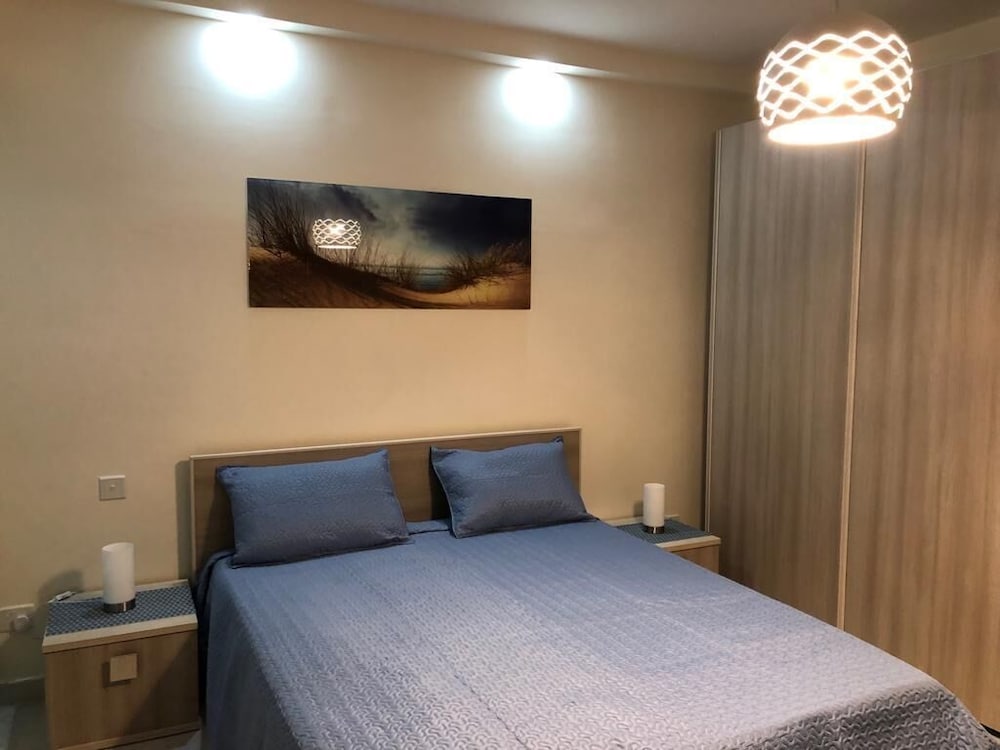 Sea View 2 Bed Apartment Close To Beach Hpi7738 view 5