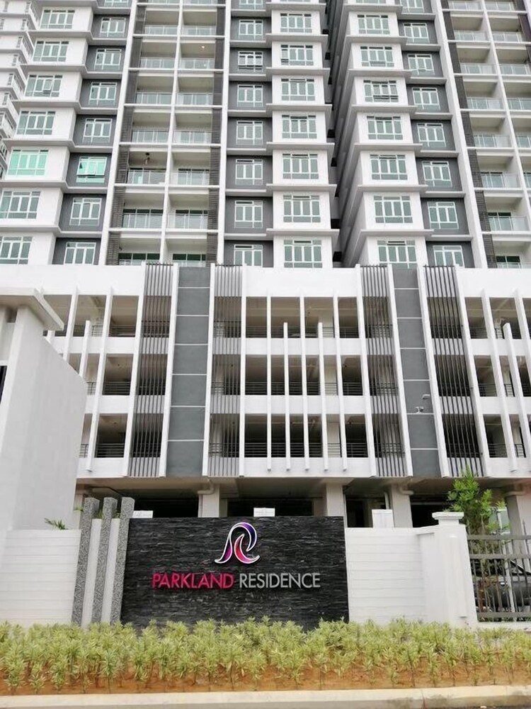 BLeisure Parkland Homestay photo 1