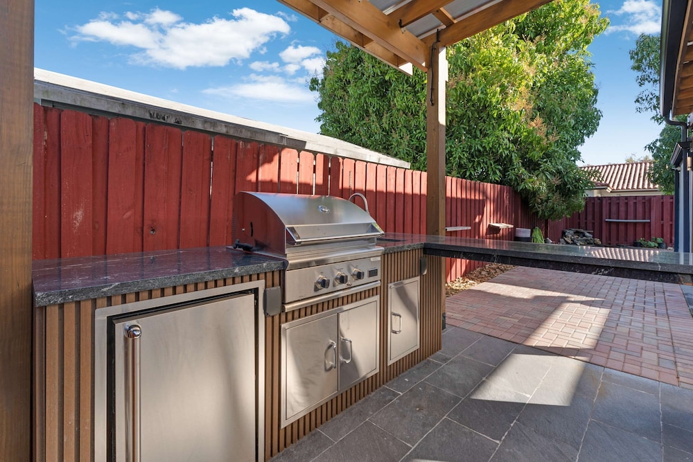 Casa Brisa - Stylish BBQ Near Heart of Kendall