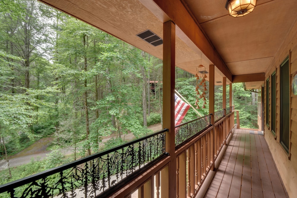 Cozy Blairsville Cabin: 2 Mi to Vogel State Park! view 5