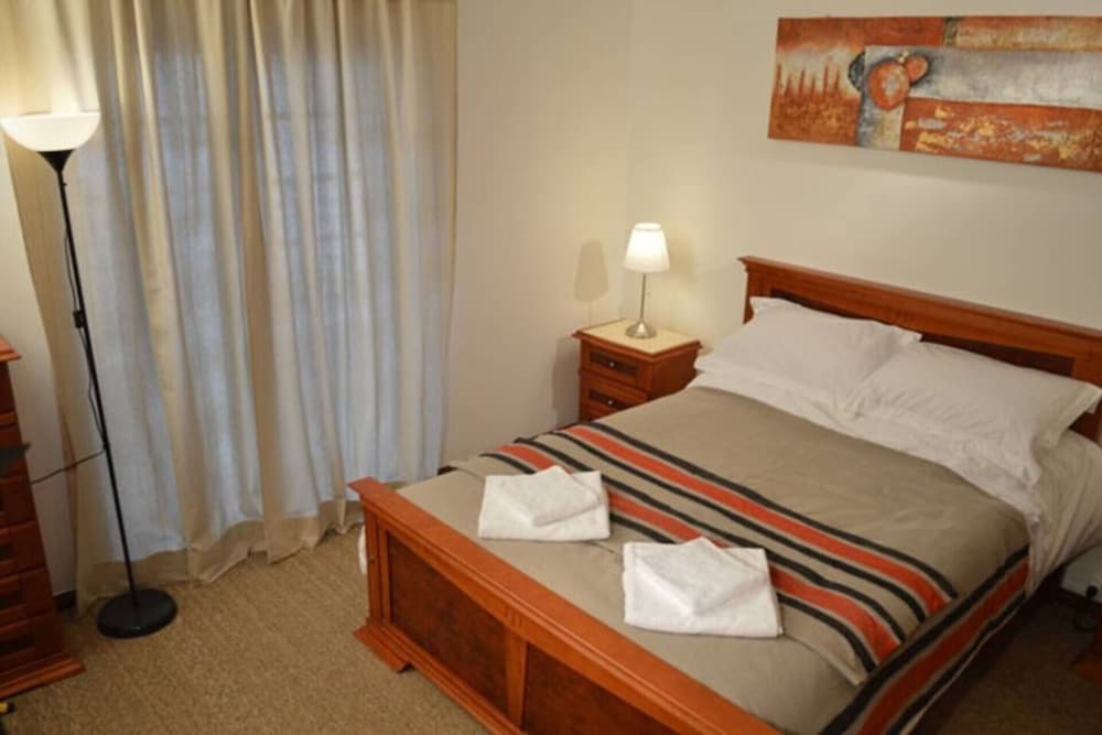 Sleeps22-garden-hottub-pool-barbecue-jacuzzi view 2