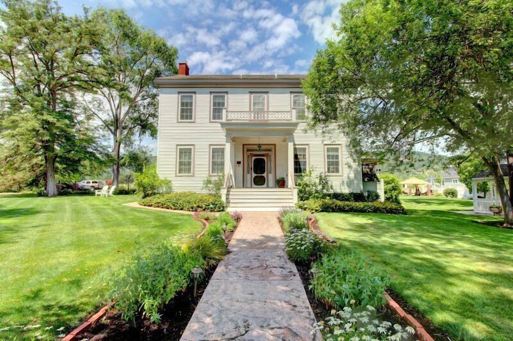 Bybee's Historic Inn