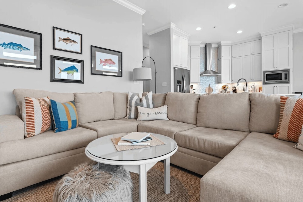 Grovey by the Sea by Avantstay Oceanfront, Private Beach, Pool Access