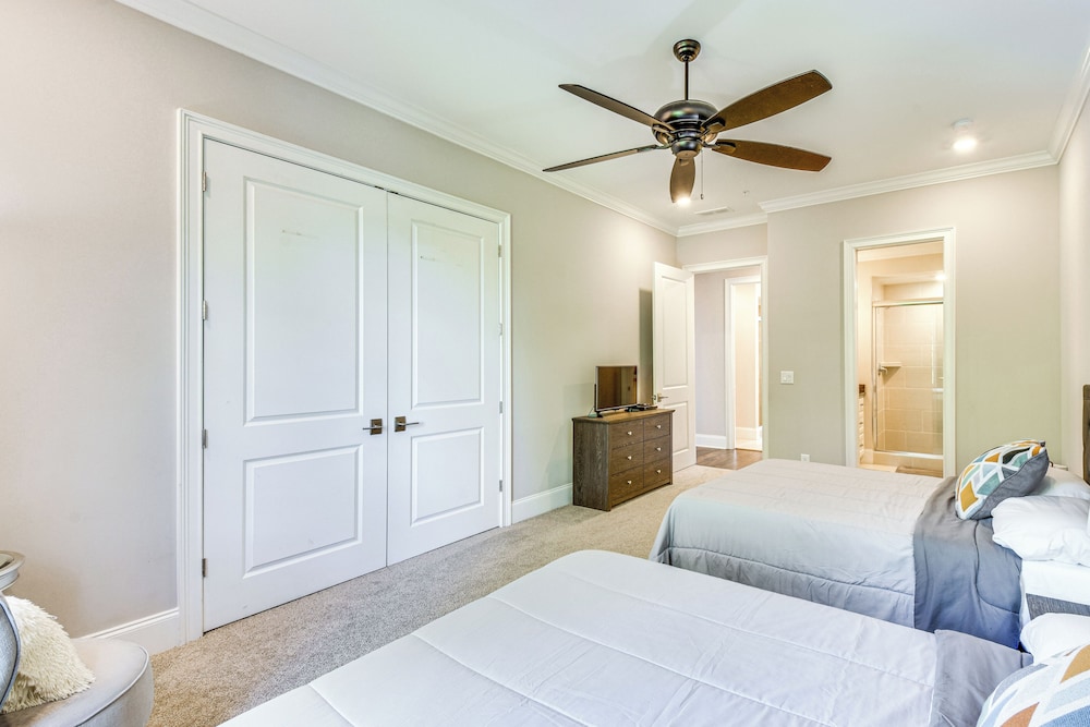 Community Perks: Mountain-view Condo in Toccoa!