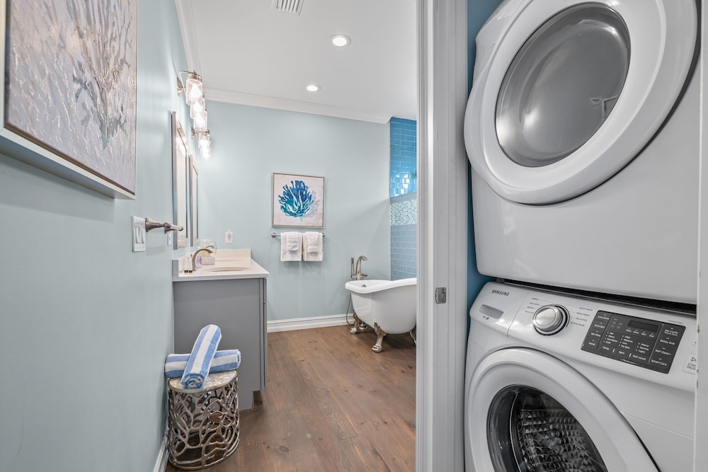 143 Catch And Relax: 5br Home W/ Pool & Spa! 5 Bedroom Home