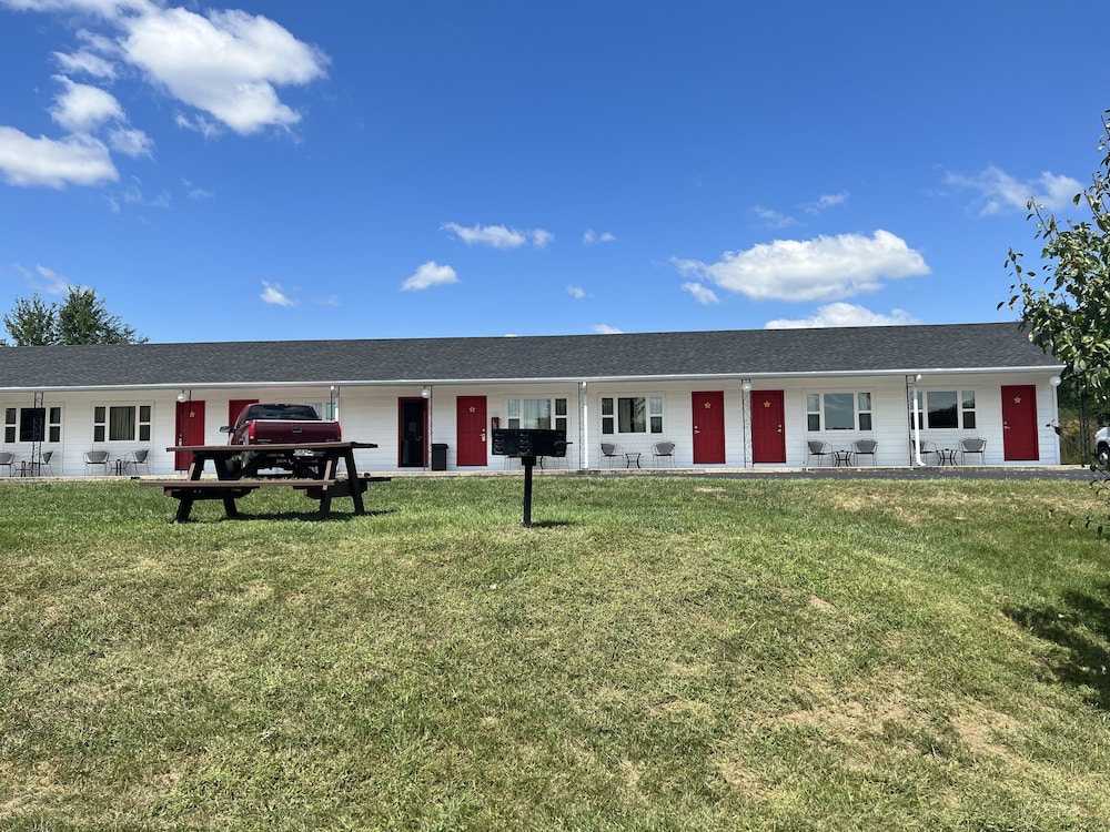 All Star Inn & Suites