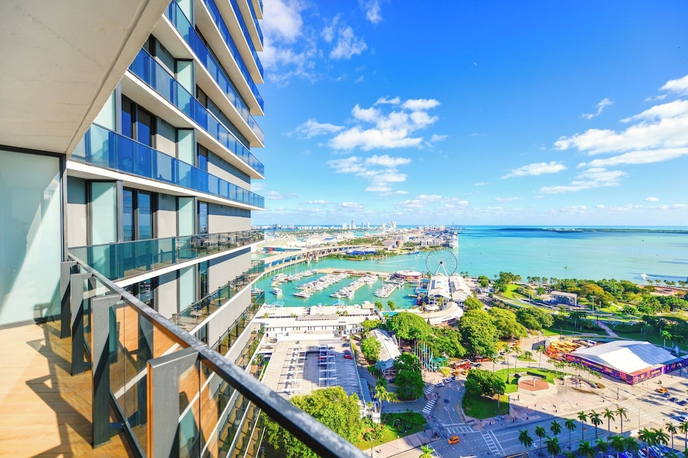 Fabulous Bayside Views in this Apt