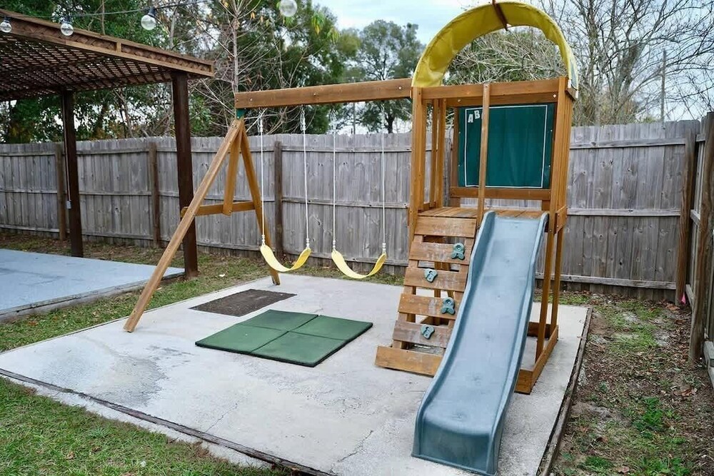 Brooksville Retreat! 3 Bed, 2 Bath!