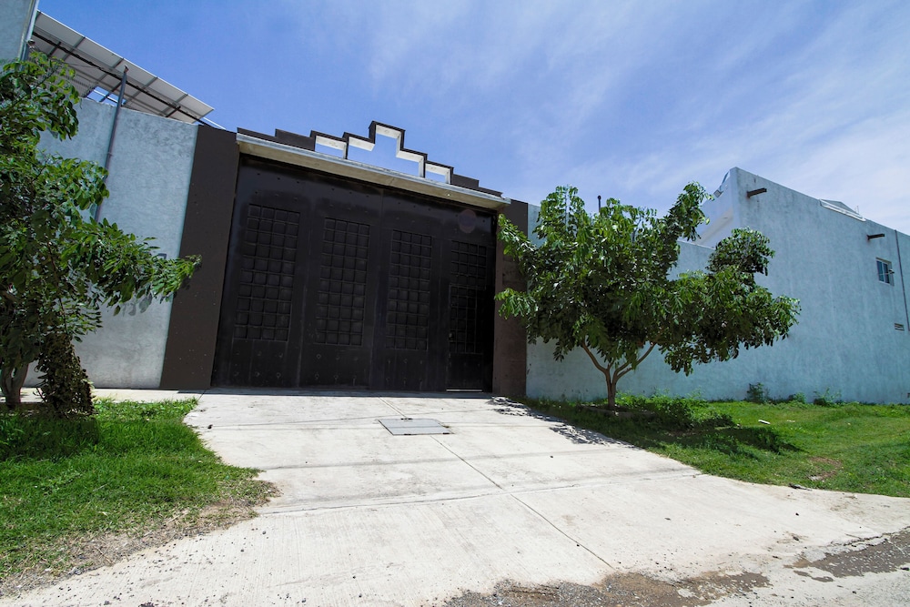 House with Terrace & Pool in Coyula