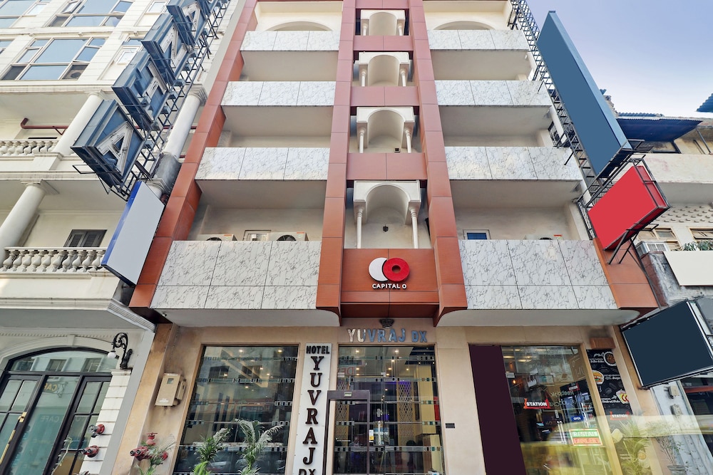Capital O 2242 Hotel Yuvraj Deluxe view 3