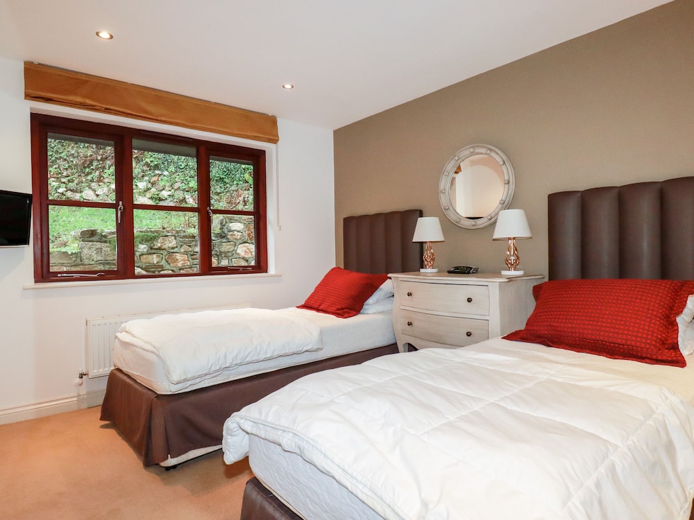 Lodge 22 Cherry
