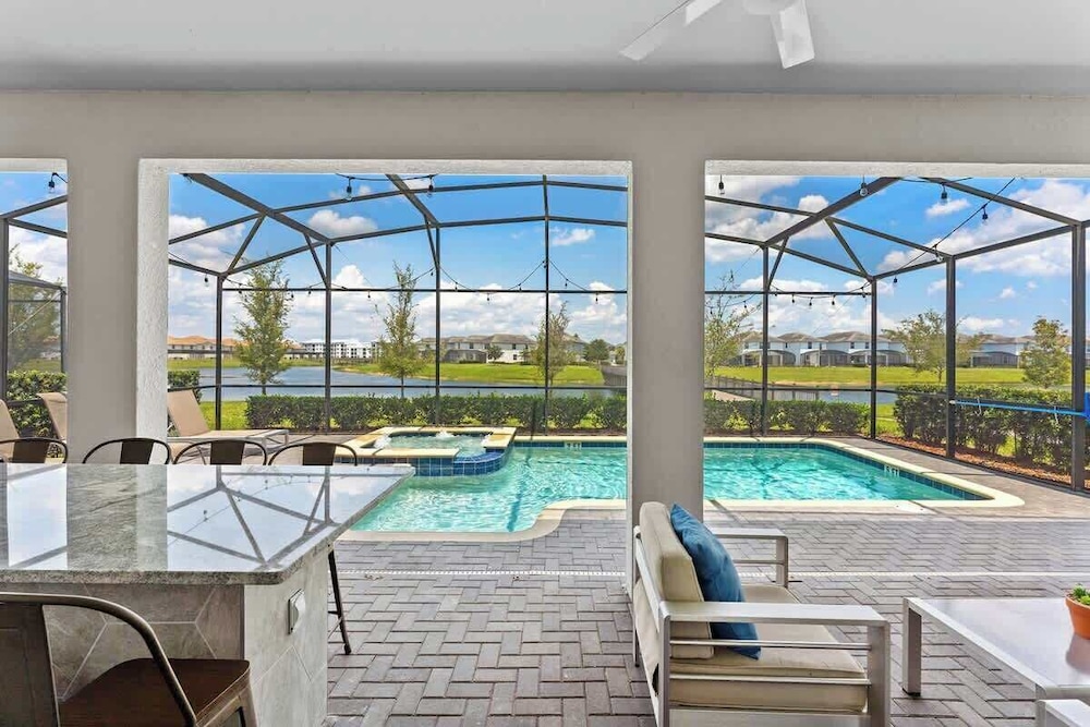 Luxury Decor 6BR at Storey Lake Sleeps 16