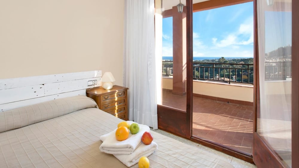 Vila Maer in Blanes With 5 Bedrooms and 2 Bathrooms