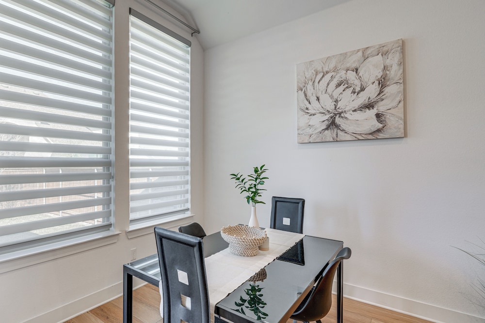 Patio & Yard: Beautiful Family Home in Mansfield!