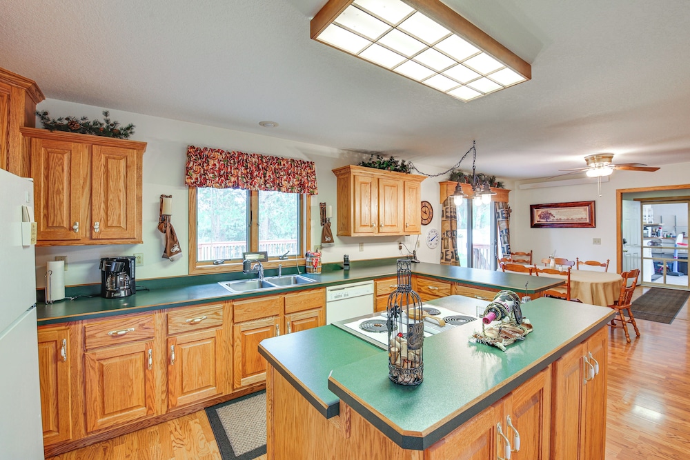 Furnished Deck, Black Hills View: 'lazy U' Retreat
