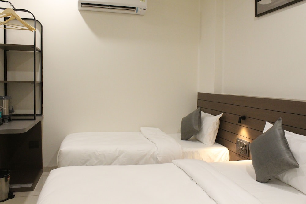 Hotel Maskan Surat