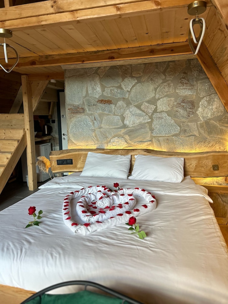 Bardi Suit Bungalov