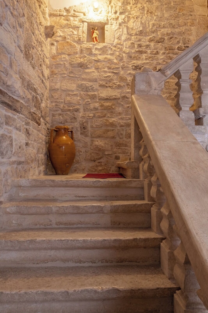 PALAZZO RIZZI DIMORA DEI TEMPLARI