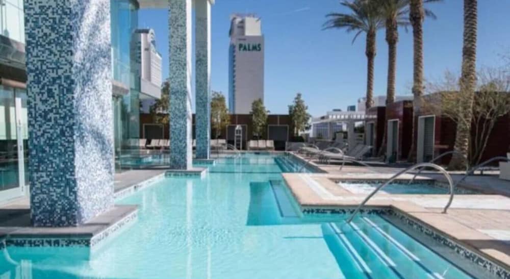 Studios With Gorgeous Views Of The Strip! 