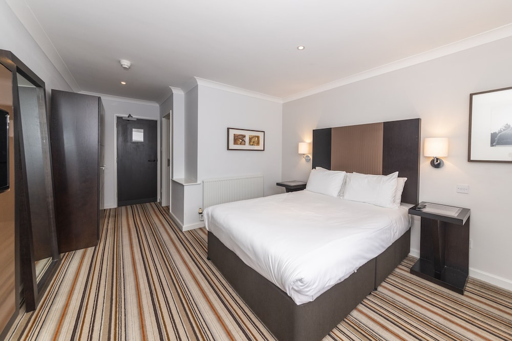 Charming 20-bed Self Contained Dwelling in Hook view 3