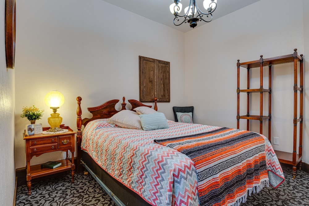'eagle Crest Lodge' - Large Group Getaway! view 4