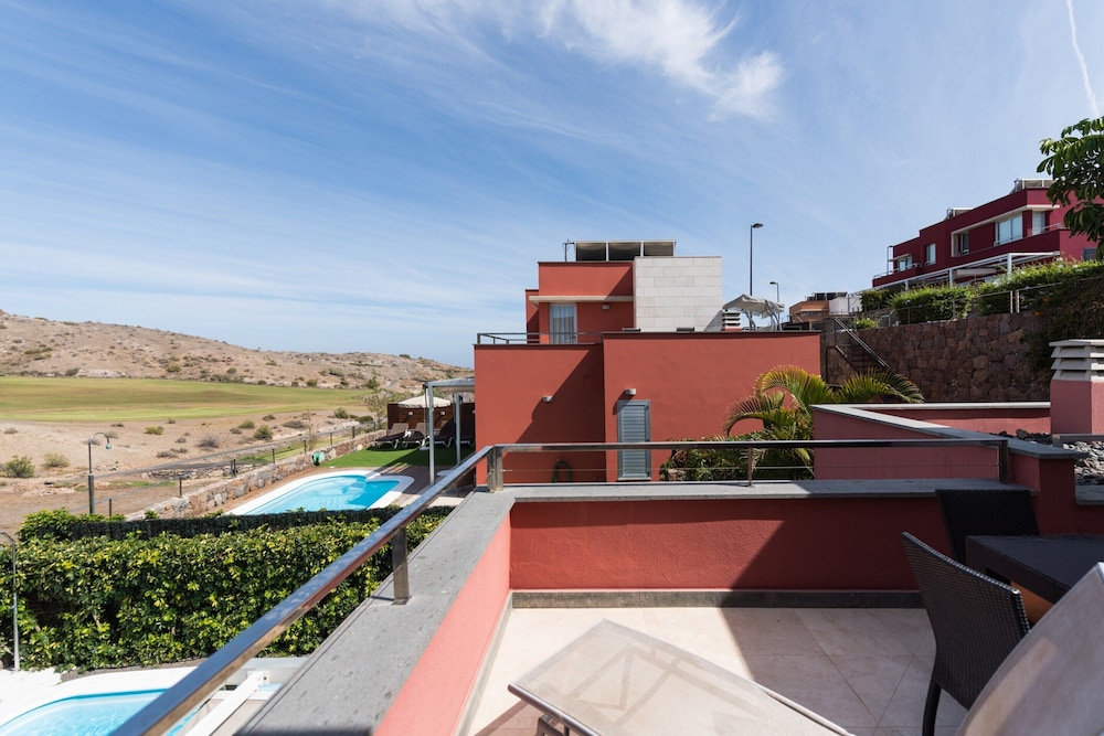 Villa With Heated Pool in Salobre