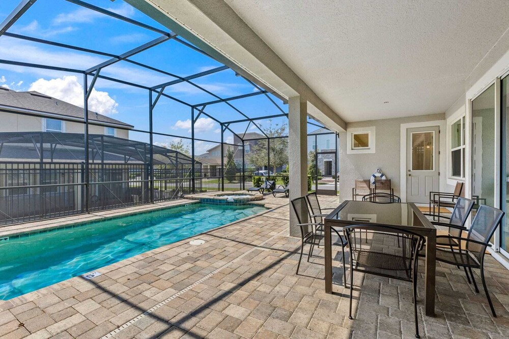 Minutes to Disney Parks + Universal Sleeps 21 w/ Pool, Hot Tub, Game Room