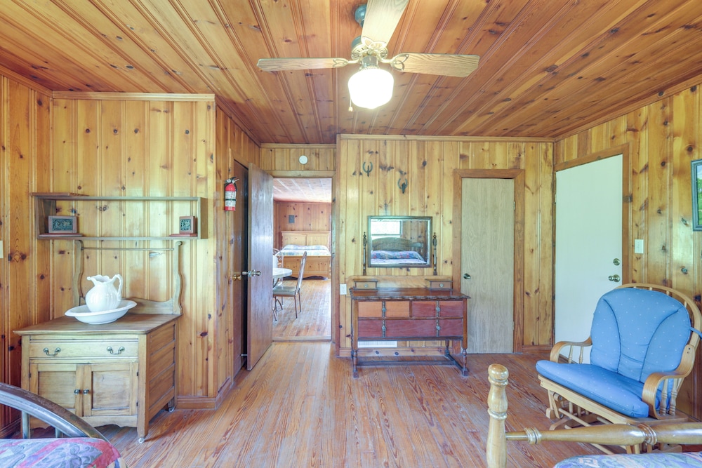 On-site Trails! Cozy Whitney Cottage 2 Mi to Lake