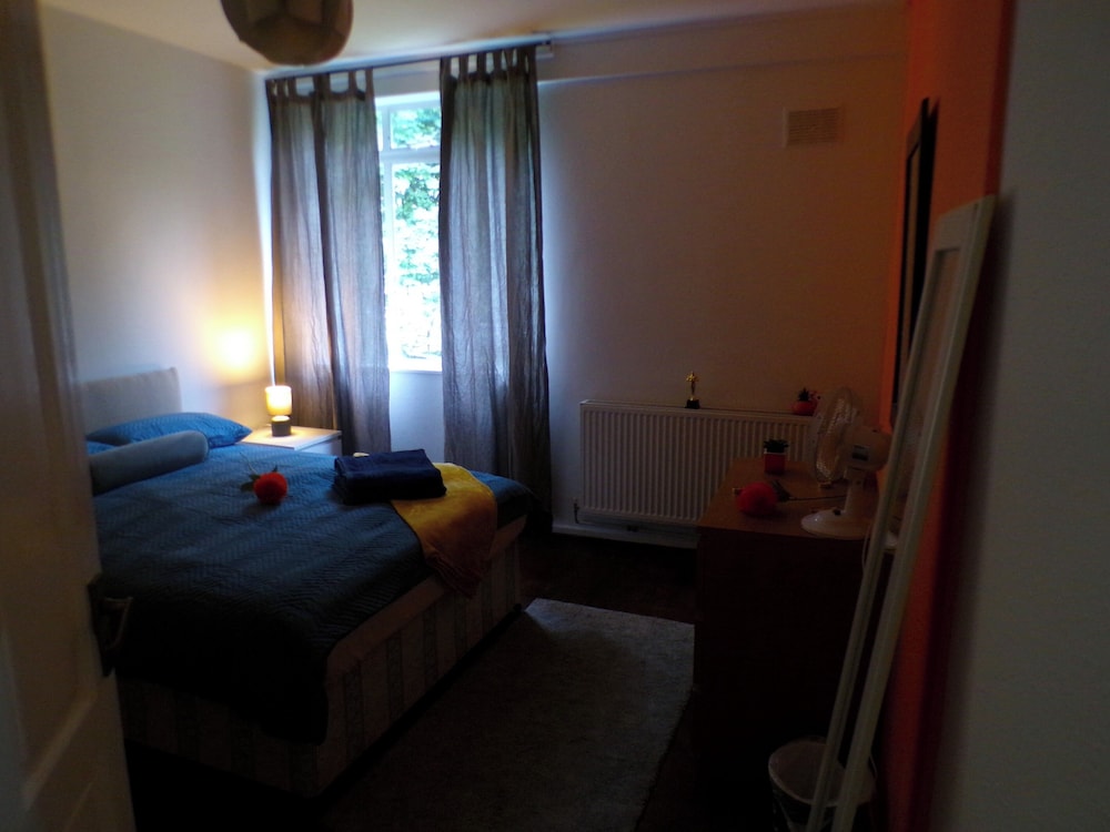 Apartmentsleeps7-paddington-balcony-bbq-ac