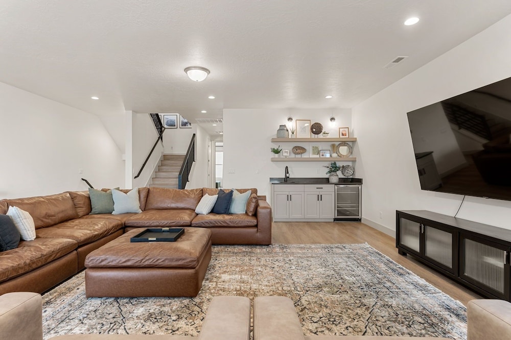 Adventure Central At Desert Color 6 Bedroom Townhouse
