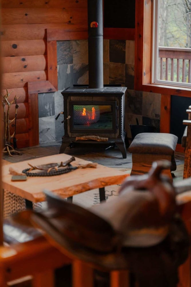 Cozy Cabin With Hot Tub - Near all in Hocking Hills