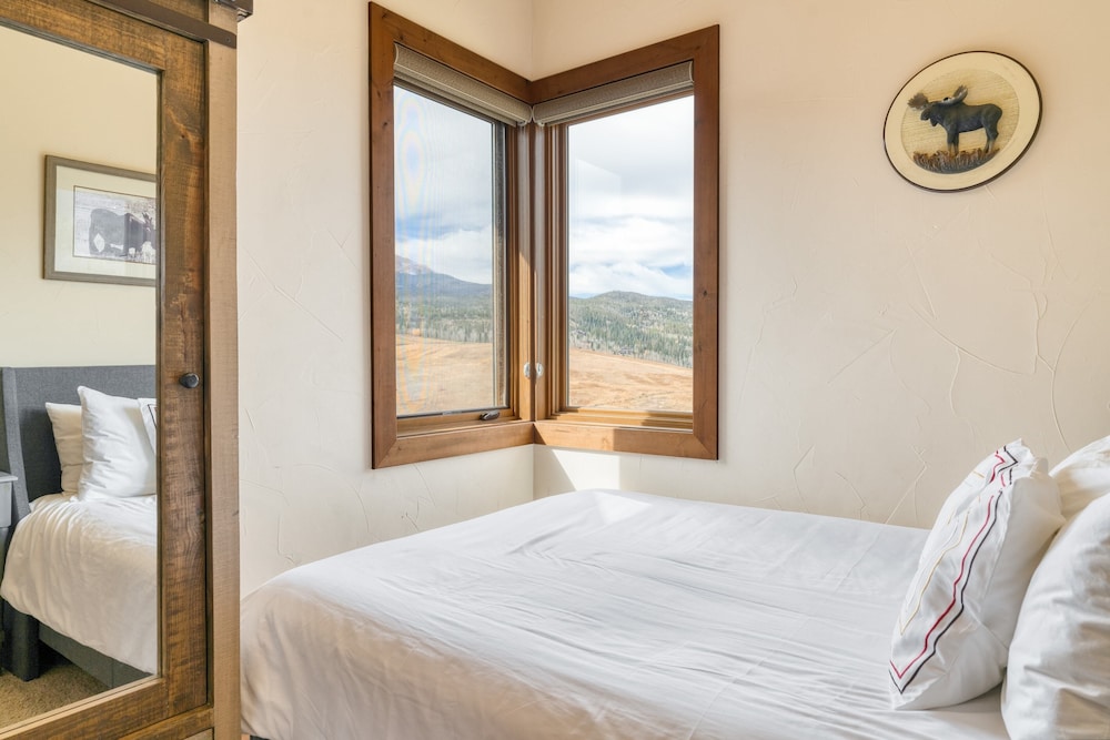 Summit County Vacations - Topaz Estate by Avantstay Luxe Home, Pool  View - Property Image 5