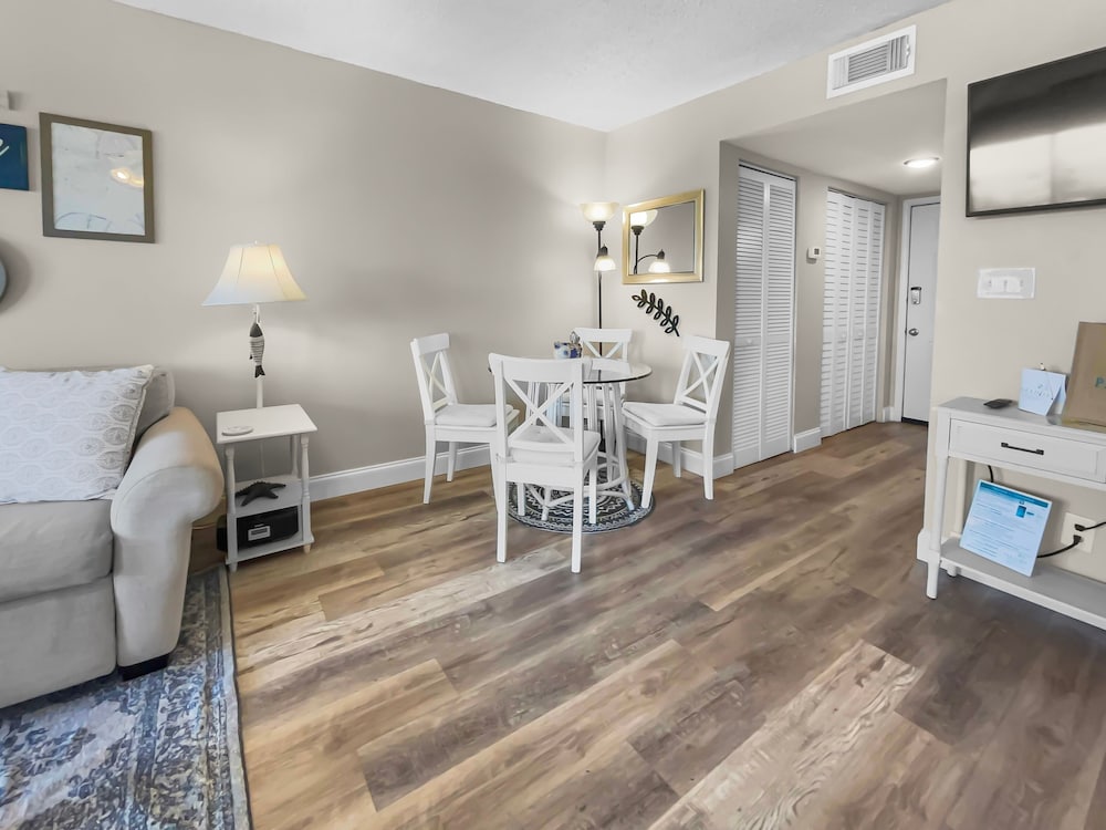 Summersalt 1 Bedroom Condo by RedAwning view 4
