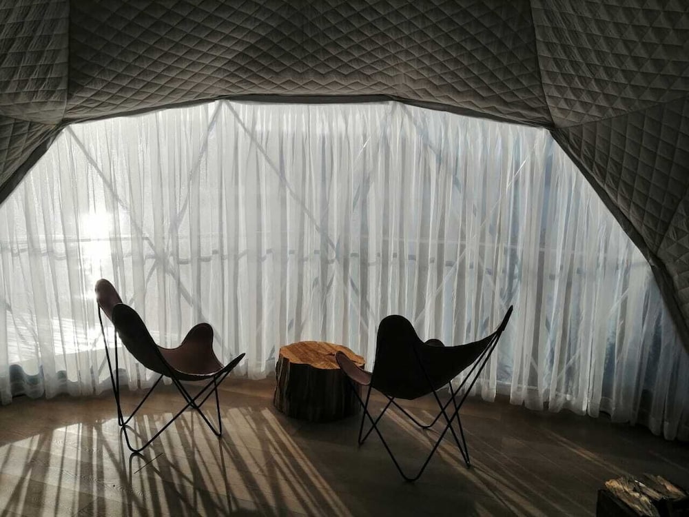 Isla Victoria - Folk Camp