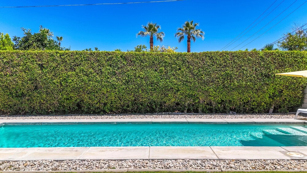 Haring House in Palm Springs view 4