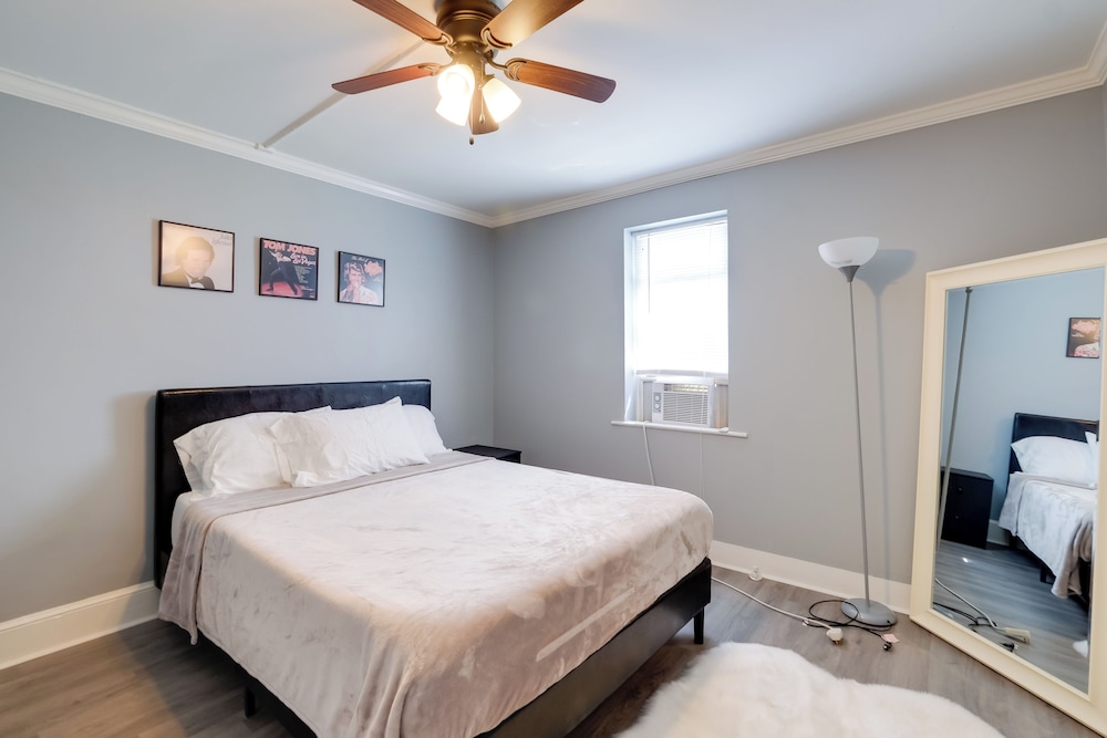 Near Shops, Eats & Trails: Loudon County Apt!