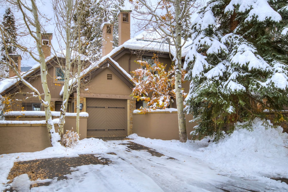 Ski In & Slopeside Luxury Townhome At Pines Lodge Sleeps 12 4 Bedroom Townhouse by RedAwning