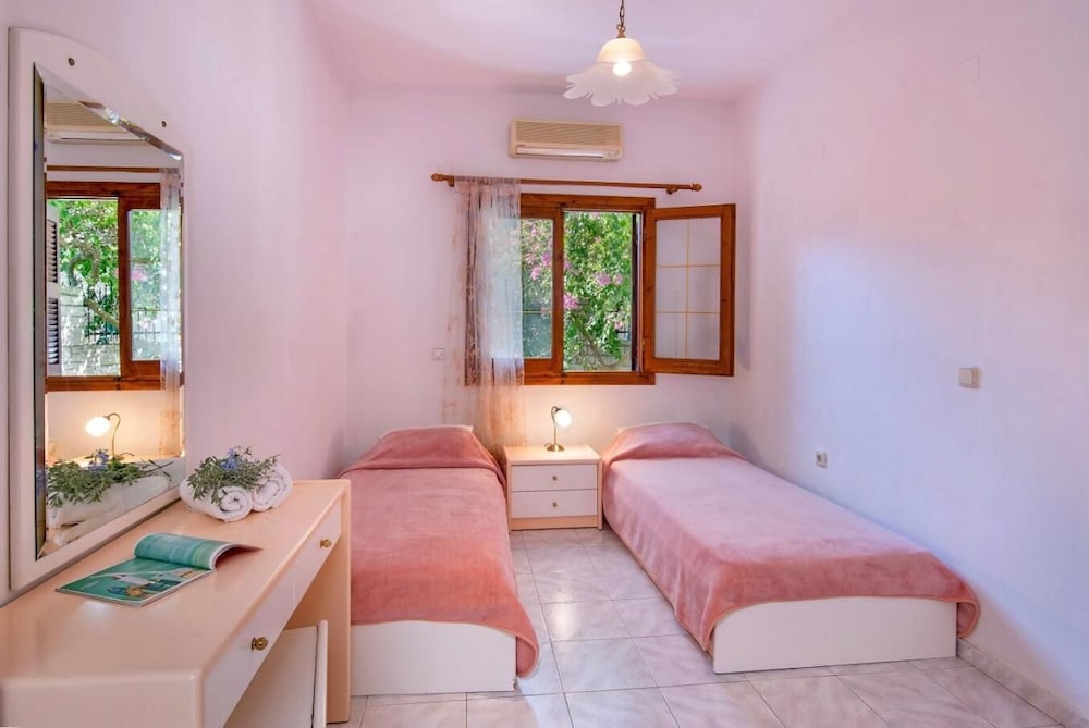 Olympia Paxos Apartment