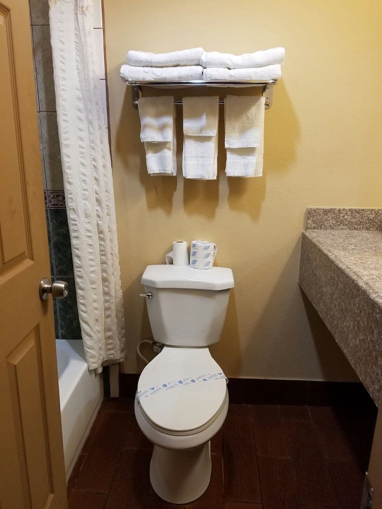 El Camino Motel - Property Image 11