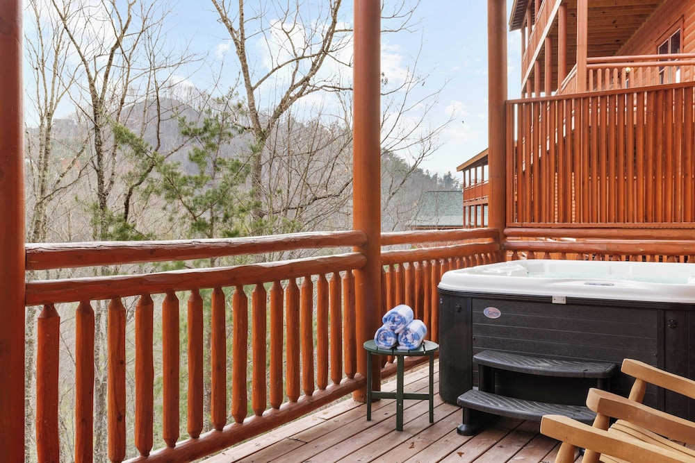 Sleeps 20! Indoor Pool & Home Theater Redesigned Boulder Ridge by Avantstay