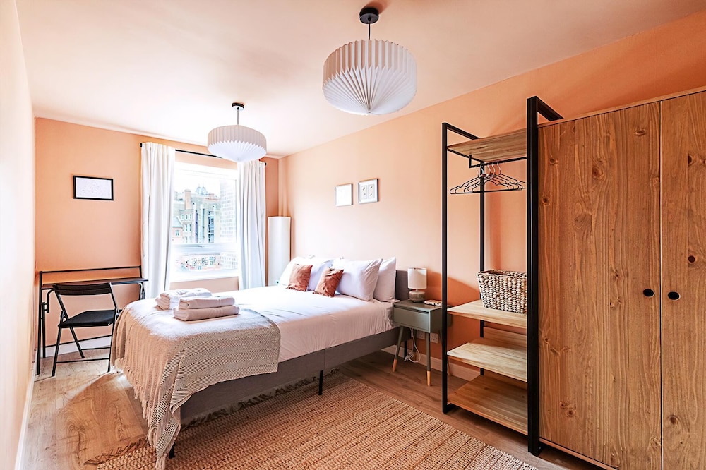 Bright 2-bed Home Near Putney Riverside