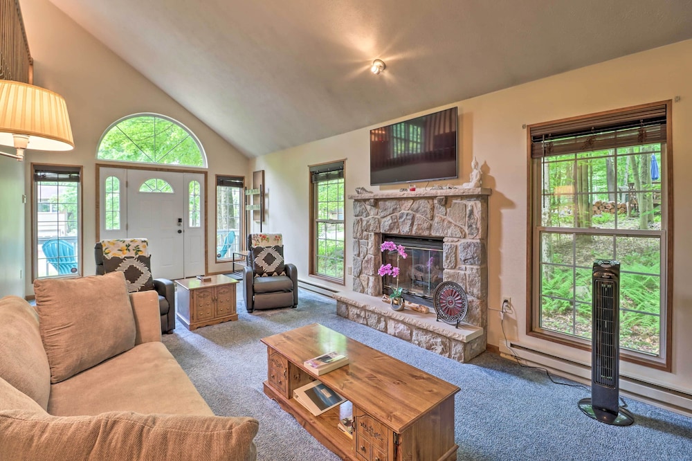 Pocono Lake Cottage w/ Pool Access & Private Deck view 3