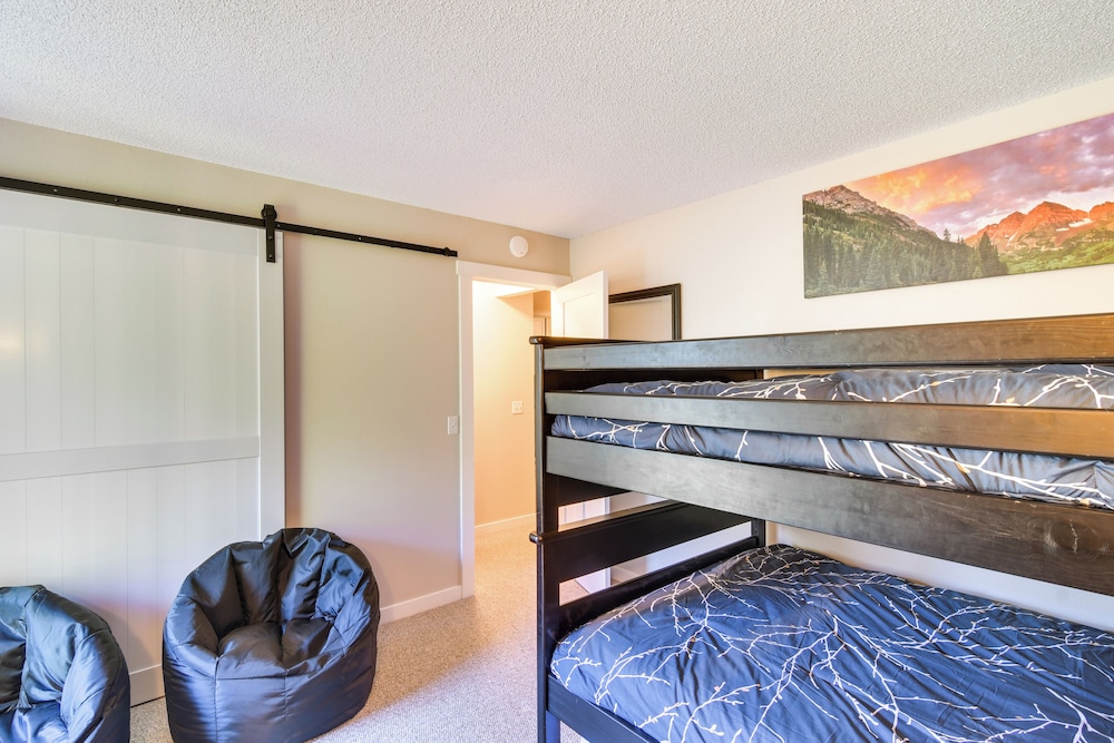 Elevated Fraser Condo w/ Mountain View & Amenities