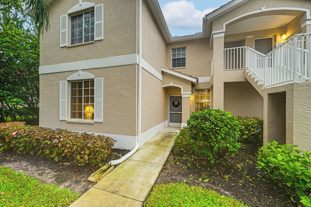 Golf, Swim & Relax! Condo 8 Mi to Dtwn Naples