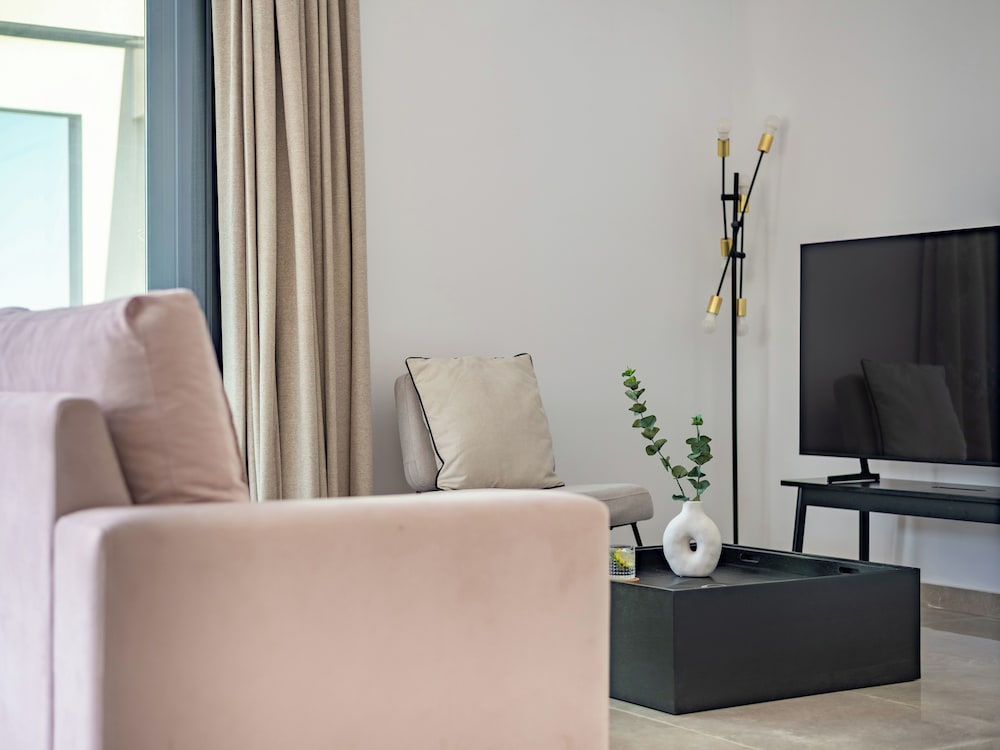 Sanders River Plaza Limassol Apartment